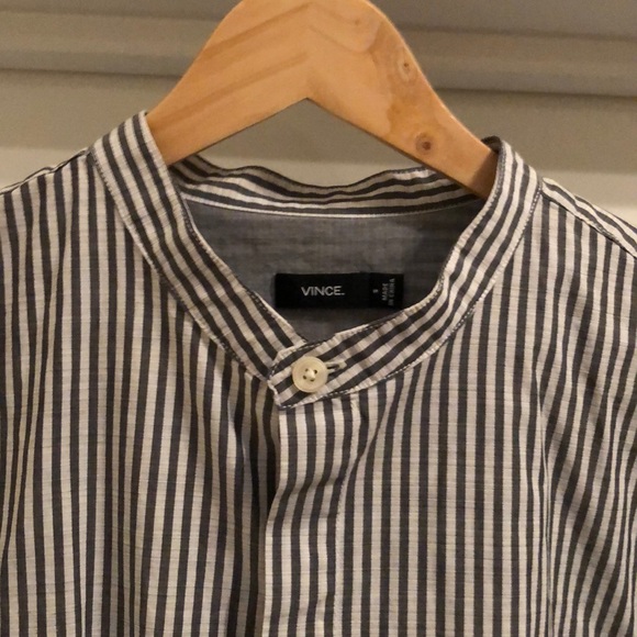 Like new Asian collar Vince shirt - Picture 2 of 5
